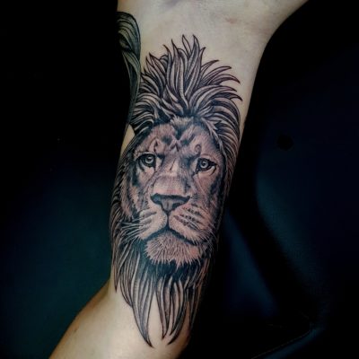 Izhar Rott Lion Tattoo
