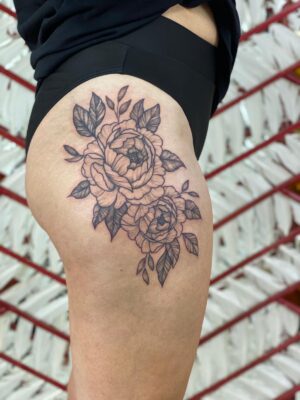 leg tattoo, peony, peony tattoo, light art tattoo, women tattooer
