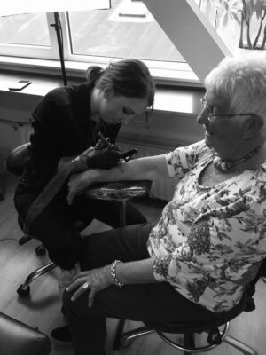 grandma tattoo, tattooing my granny, light art tattoo, women tattooer