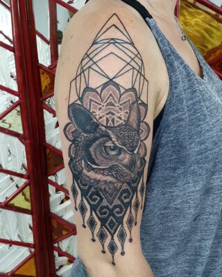 Izhar Rott Tattoo, owl tattoo, shoulder tattoo