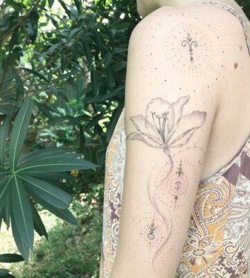 Emily Ink & Earth hand poke tattoo artist